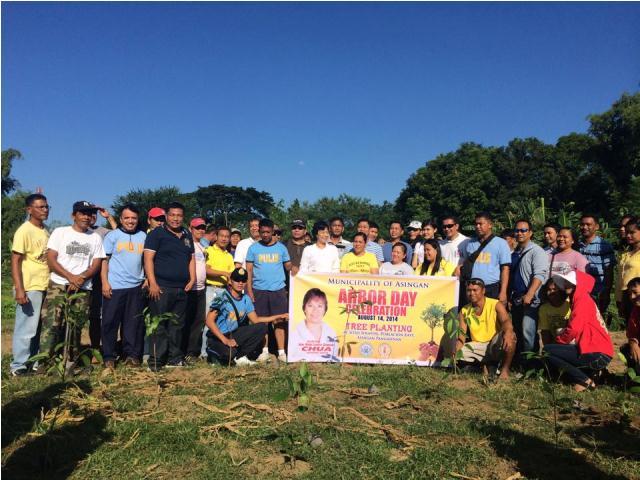 Arbor Day Tree Planting 2014 (1)