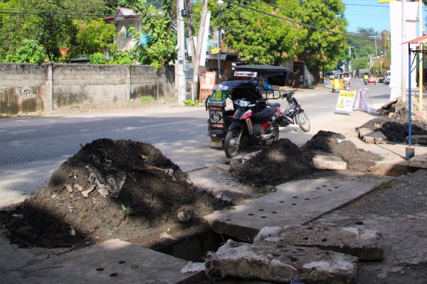 BAHASURA SA BARANGAY MACALONG TINULDUKAN NA NI  MAYOR LOPEZ (2)