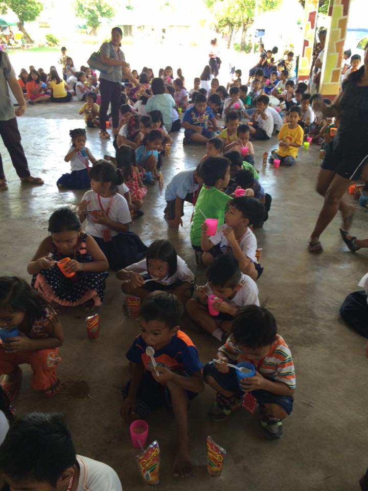 Feeding program at Sanchez-Cabalitian Elementary (24)