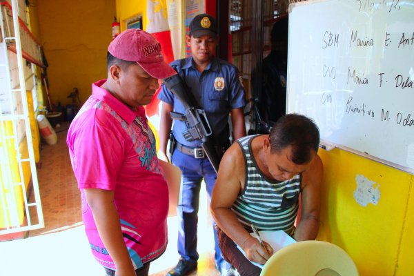 Mayor Carlos Lopez Jr muling binisita ang 21 barangay (2)