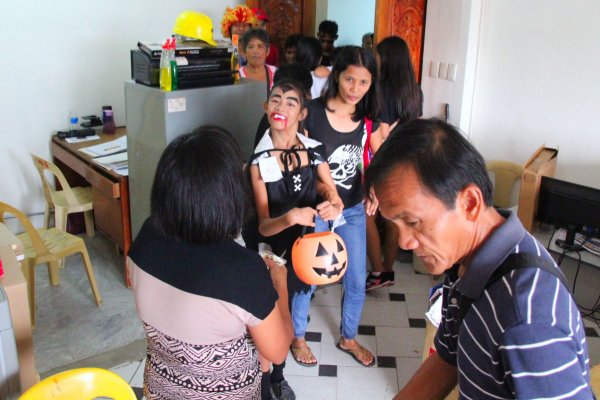 Trick of Treat ng mga bata sa STAC Asingan (6)