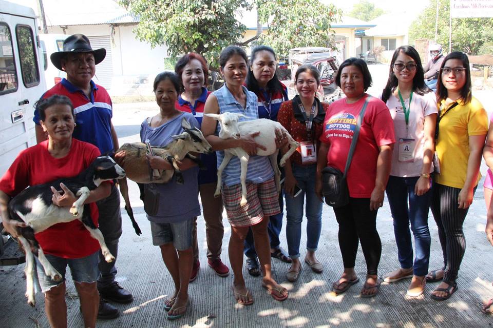 Mga 4Ps’ ng Barangay Bantog nabiyayaan ng mga alagang kambing